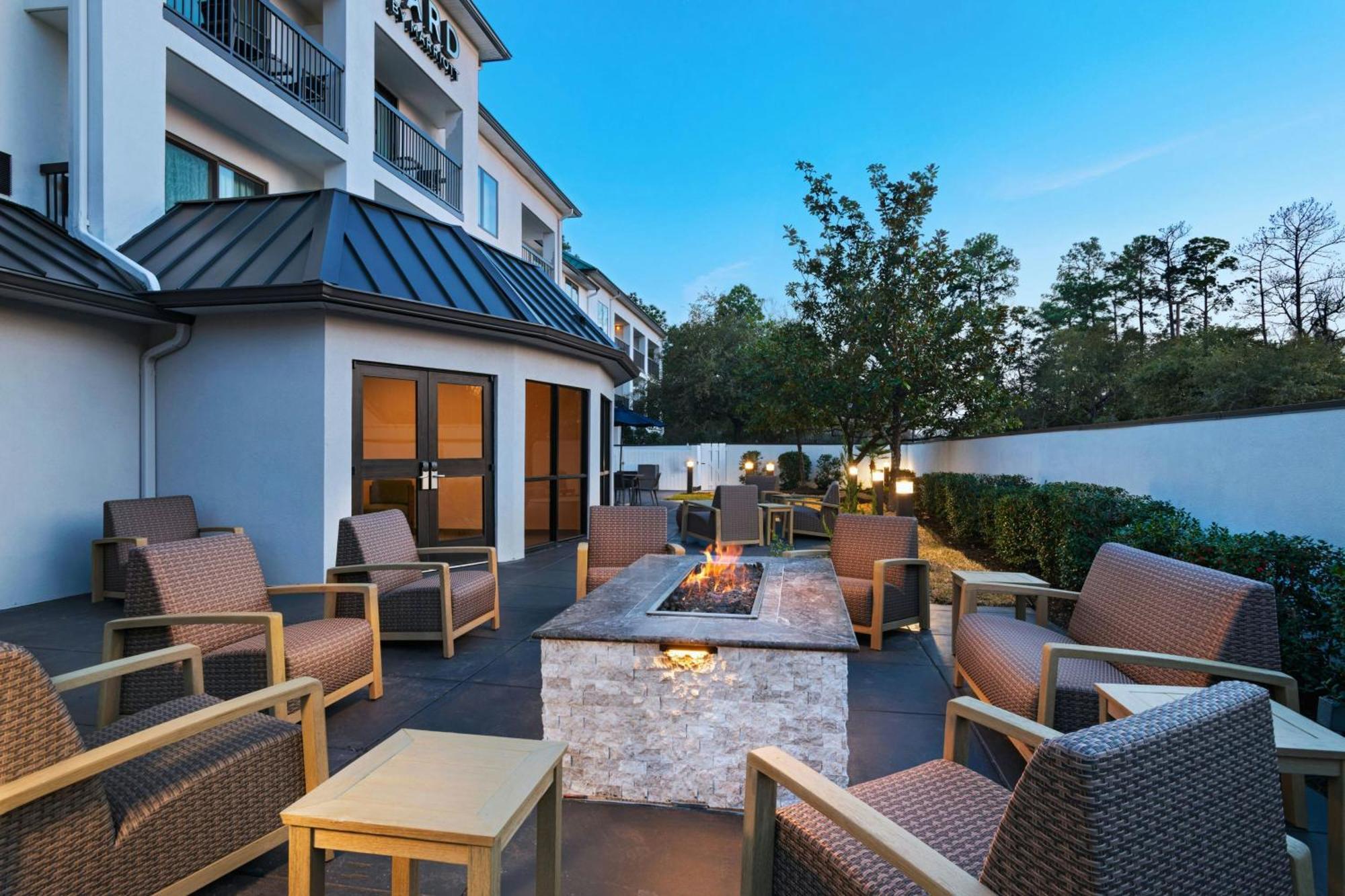 Отель Courtyard Houston Зе-Вудлендс Экстерьер фото