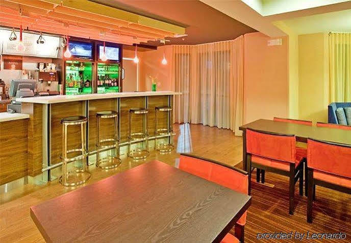 Отель Courtyard Houston Зе-Вудлендс Экстерьер фото